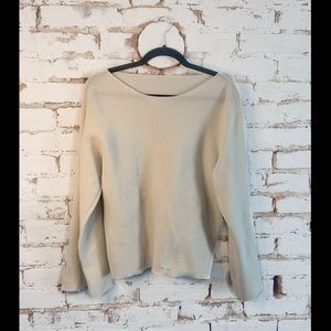 WHITE/CREAM THIN SWEATER